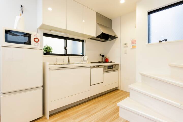 House, 2 mobile wifi, 4 mins walk to JR Station gallery image 4