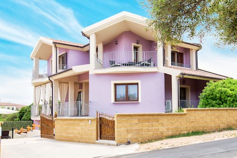 Villa Giorgia  10 Sleeps  Wifi Pool Sauna  P8226