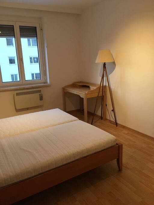 Schlafzimmer mit Doppelbett (double bed)