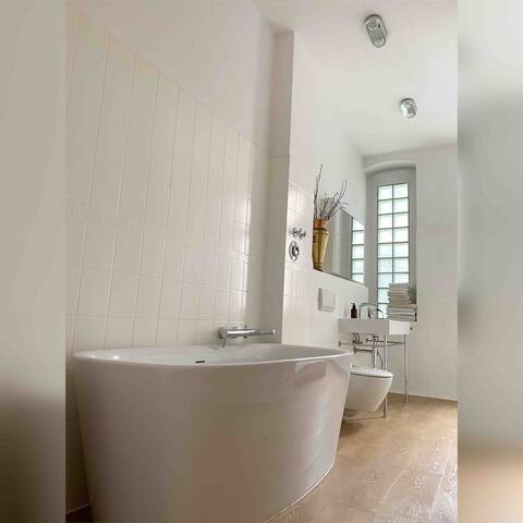 Luxuriöse Altbauwohnung 120qm nahe Mauerpark gallery image 2