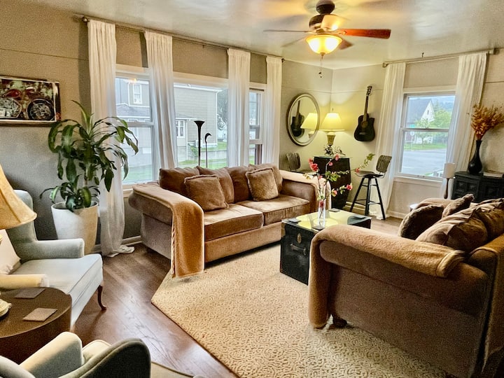 Historic Downtown Townhouse Slfchk Wifi Gym - Port Angeles, WA