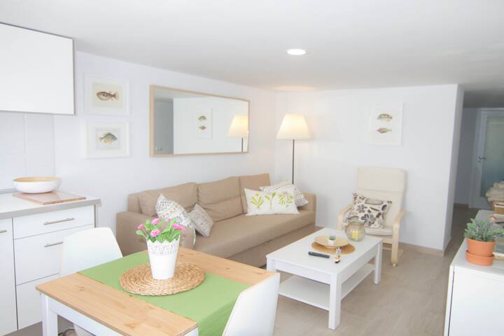 Charming Apartment  5 minutes walk to the beach.