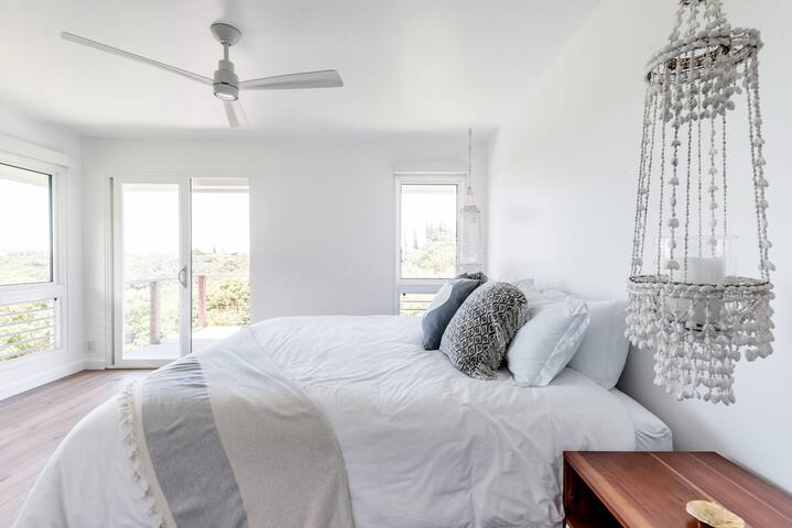 Stunning Hanalei Bay and Ocean View Home with Private Pool gallery image 4