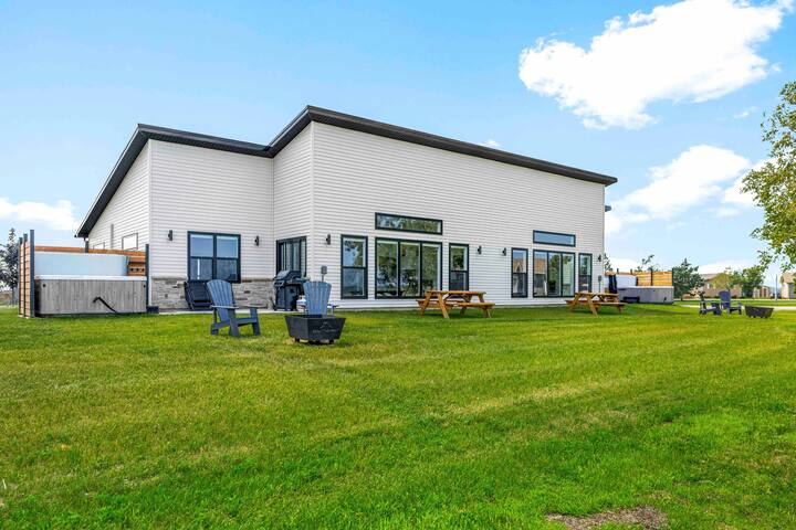 Beachfront Luxury Home with Pool & Hot Tub 99 gallery image 2