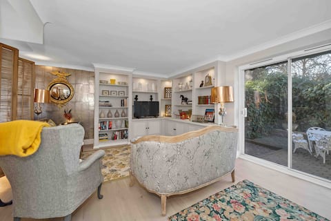 Successful Airbnb property: Stunning property with parking set in the grid in Bury St. Edmunds