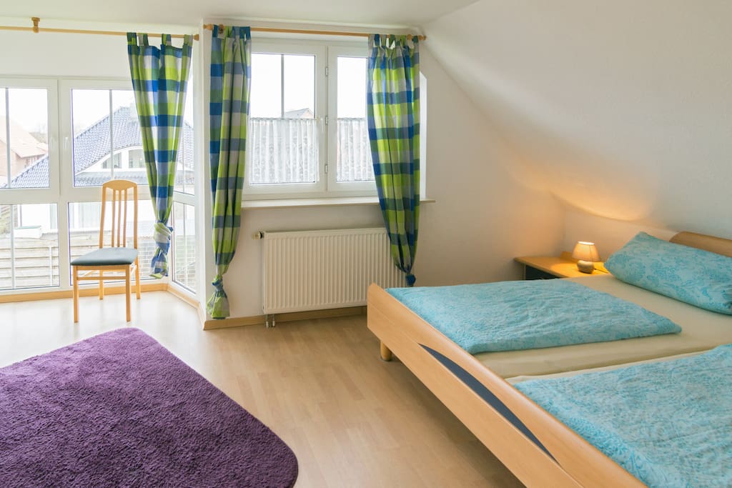 Schlafzimmer 1