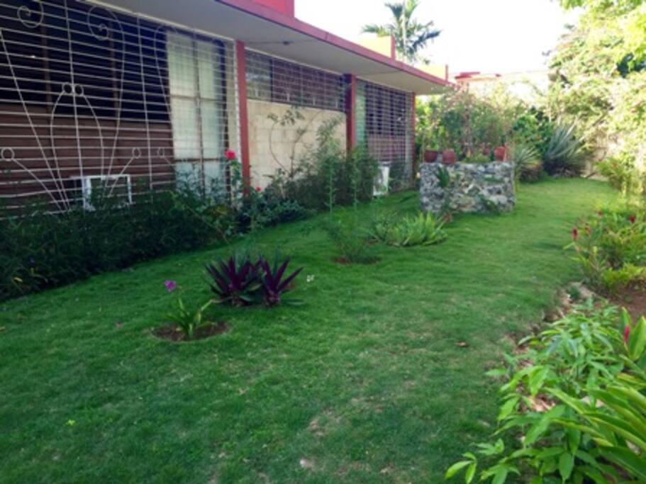 Surrounded by a beautiful garden, enjoy the smell of flowers and a peaceful atmosphere