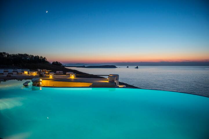 Lady of Paros seaside Villa (max 16 guests) gallery image 2