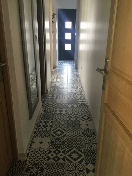 Entrée privative et indépendante de la maison