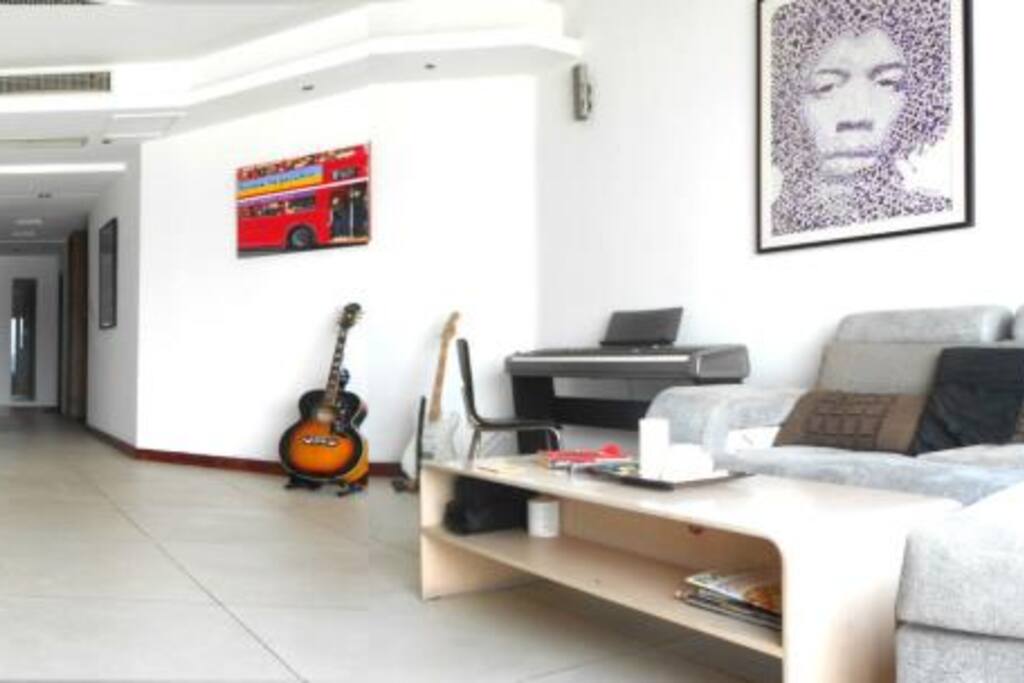 A 40m2 communal lounge area./ 一个40平方米公共休息区