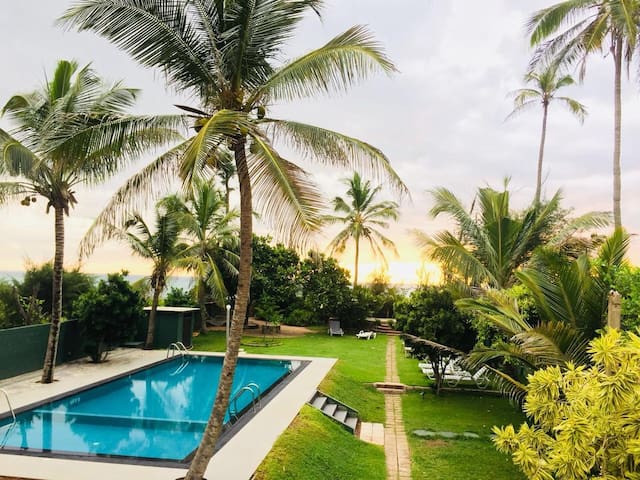 Ziegler Cottage with Beach View