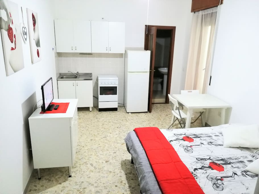 Monolocale con arredo completo