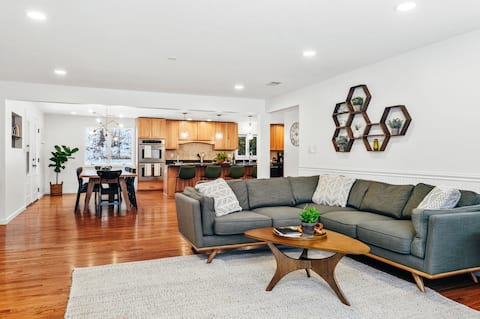 Sauna, Nursery, Beach access, Dog Friendly!