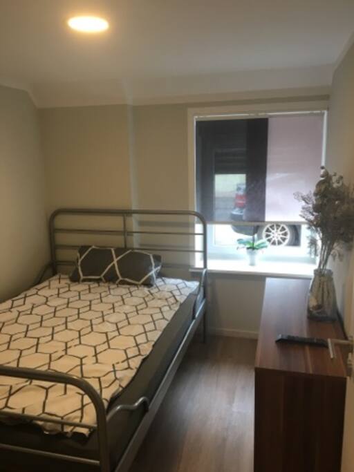 Schlafzimmer/Bedroom