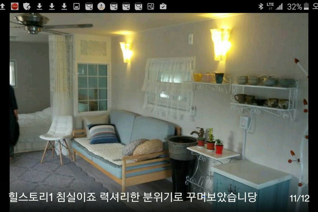 객실내부입니다 침대는 킹사이즈 시몬스입니다