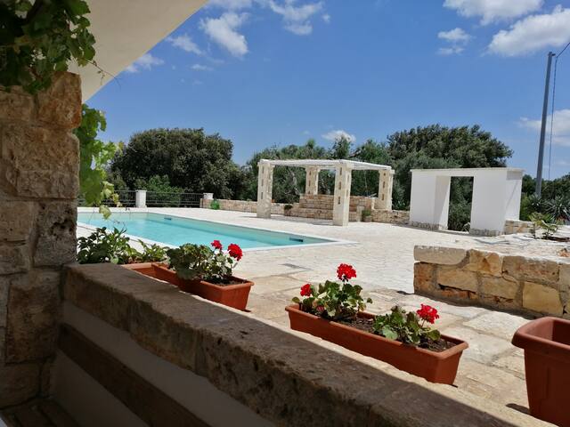 Trullocinquepunte con piscina privata gallery image 5