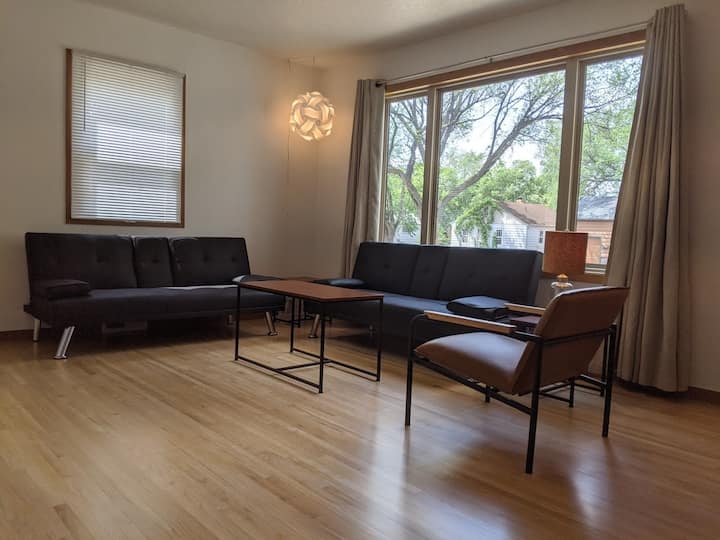 Cozy 2 Bedroom Home-1 Mi To Both Hosp. & Capital - Bismarck, ND