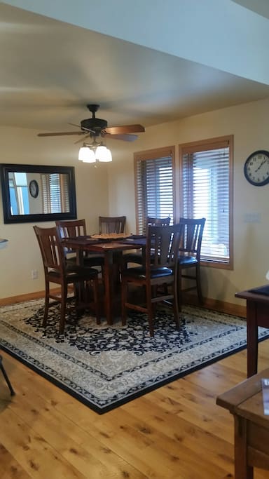 Dining table seat 6 comfortably.