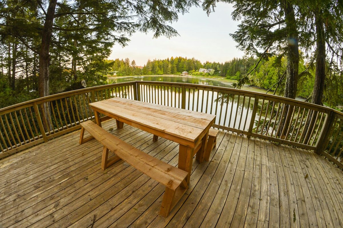 Big Tree ♡ Bear - Apartments for Rent in Ucluelet, British