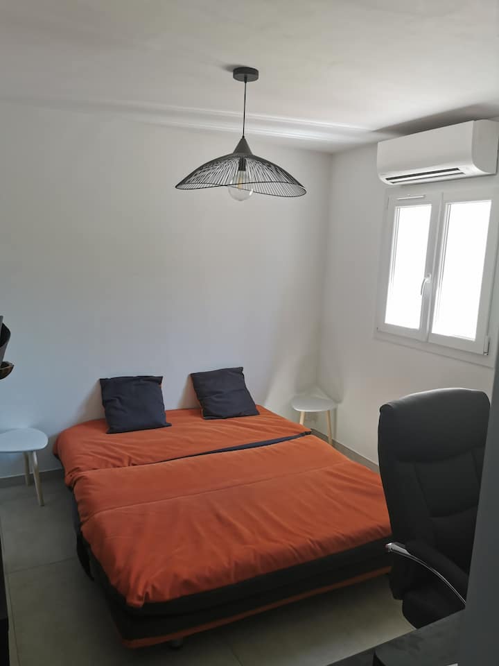 Chumba cha kulala cha 1 / Chambre