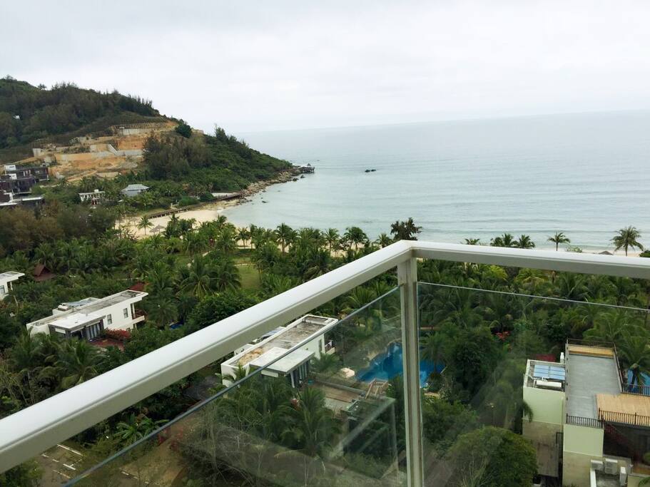 房间内可以看到漂亮的海景 Great seaside view from my apartment