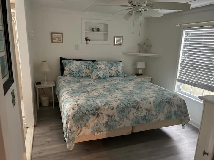 主臥室
加大雙人牀