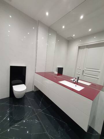 180m2 luxury rooftop in front of Hundertwasserhaus gallery image 4