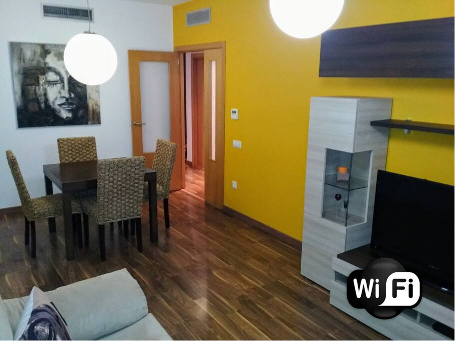 Salón - Comedor ( Wifii alta velocidad / TV / Aire acondicionado / Calefacción )