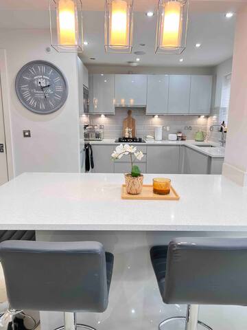 Stunning Home in Astley gallery image 4