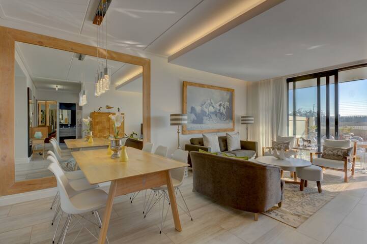 UniqueStay Paardevlei Square 4