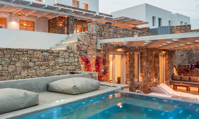 Anais II Villa, 7BD, pool Jacuzzi BBQ, Gym gallery image 3