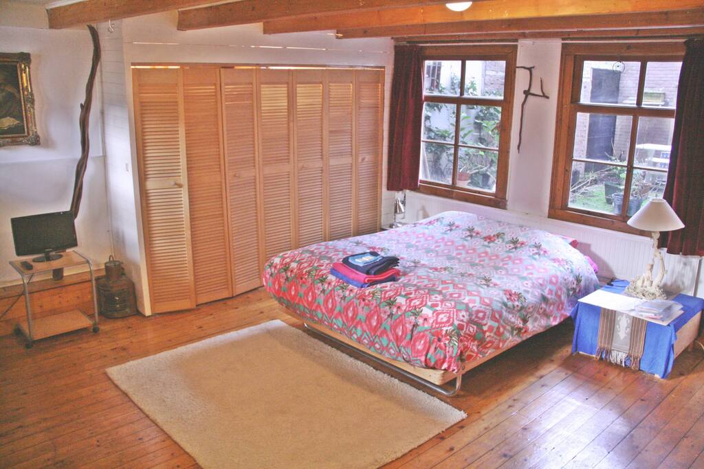 Comfortable double bed