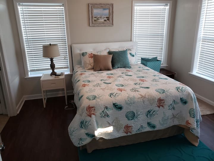 Chumba cha kulala cha Master w/ queen