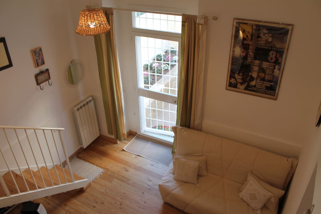 Open space: the entrance and the double sofa bed