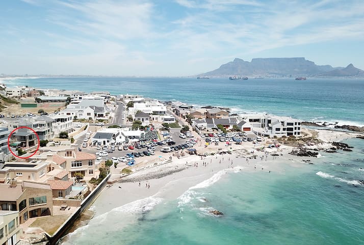 Blaauwberg House on the beach in Bloubergstrand