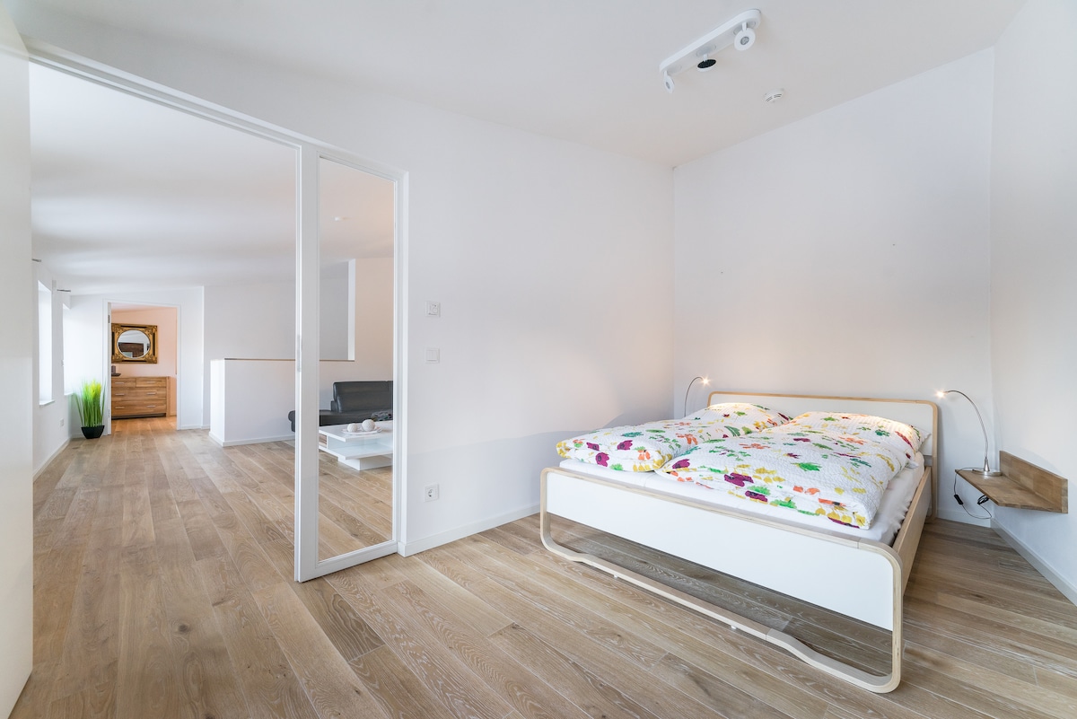 Slaapkamer bovenverdieping: bed 140x200