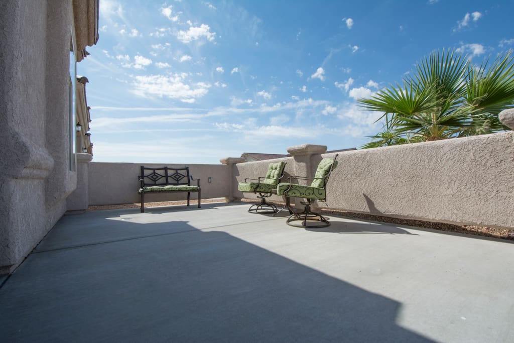 Nice big Courtyard in front of home, great for entertaining!
