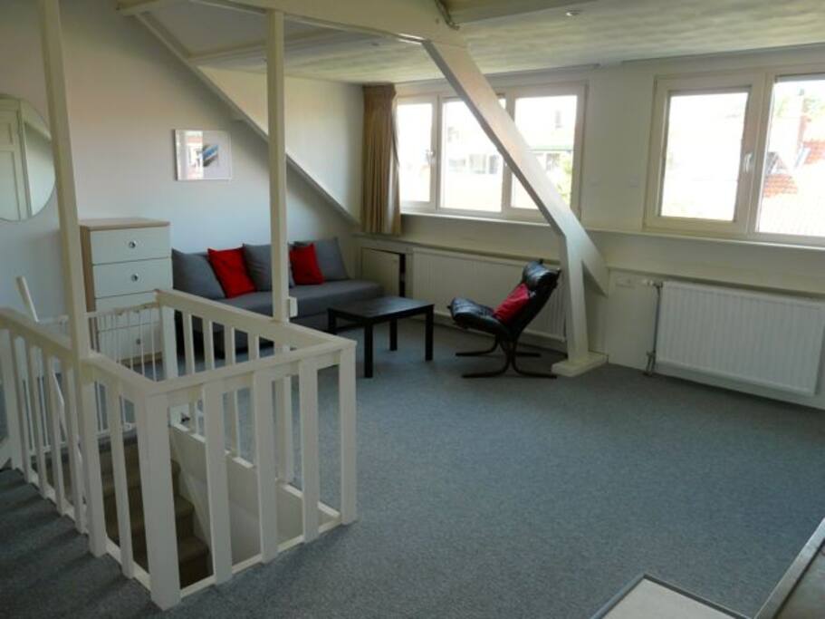 Sitting area, seen from a distance