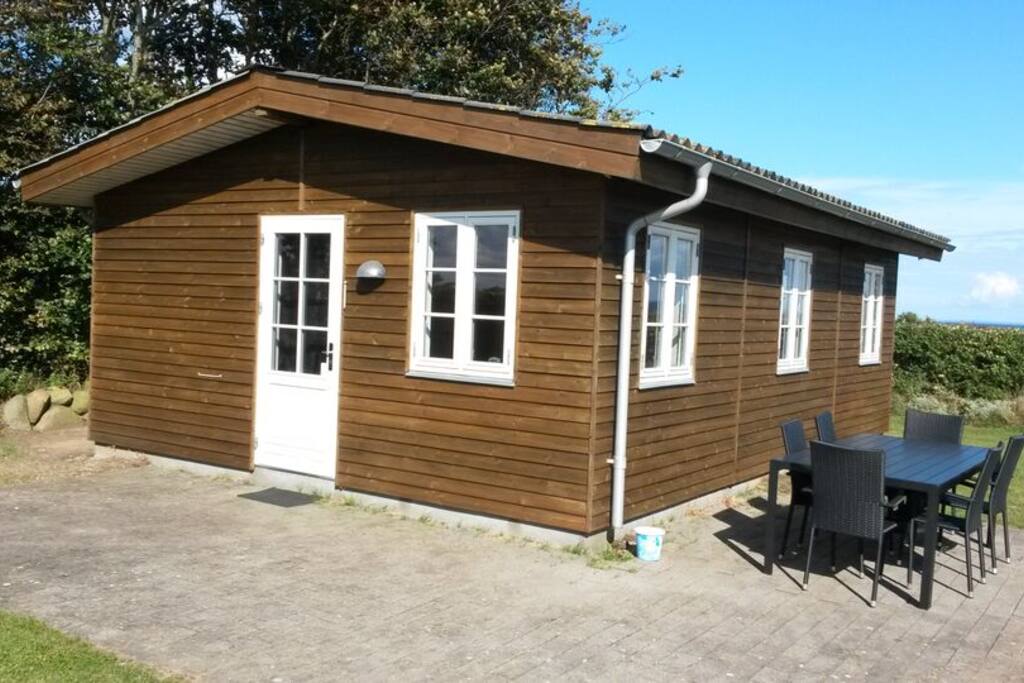 Dejlig terrasse med havemøbler