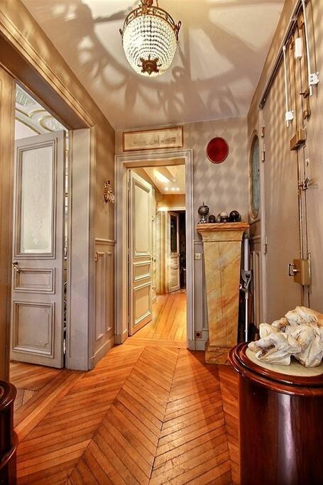 Entrance
The 4 square meters entrance hall leads directly to : the kitchen, living room, bathrooms and bedrooms.
