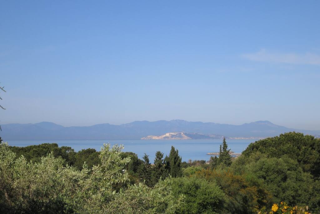 Meerblick nach Cagliari, Welle del Diavolo und Berge Monte Arcosu