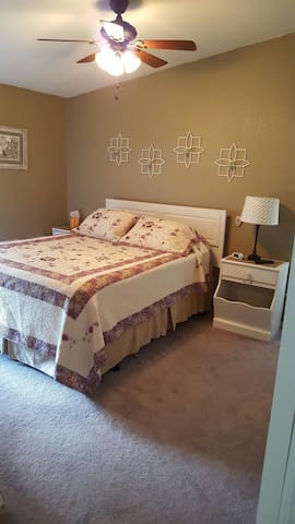 Private Queen or Two Twin Bedroom w/ private bath!