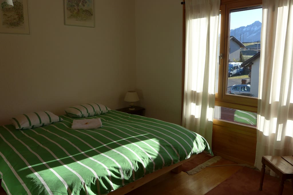 Chambre avec vue sur les Alpes