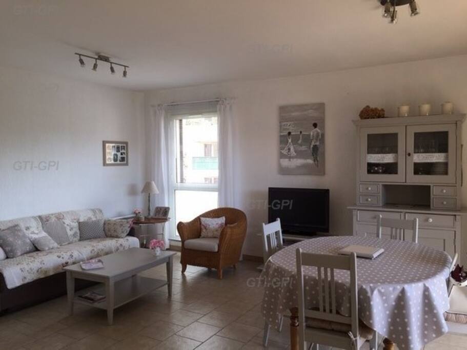 SALON-SALLE A MANGER