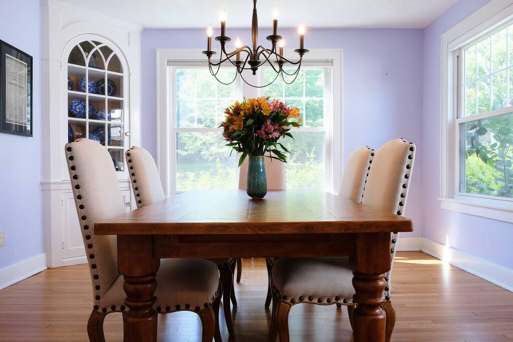 Dining room.