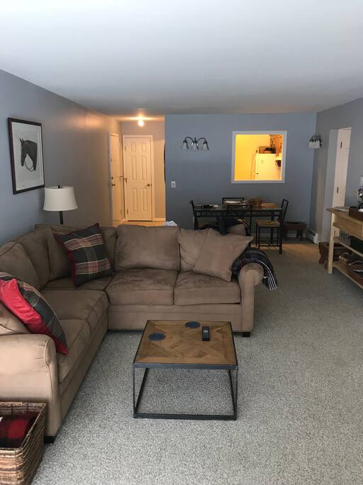 Common Living room with TV, Wifi, Cable