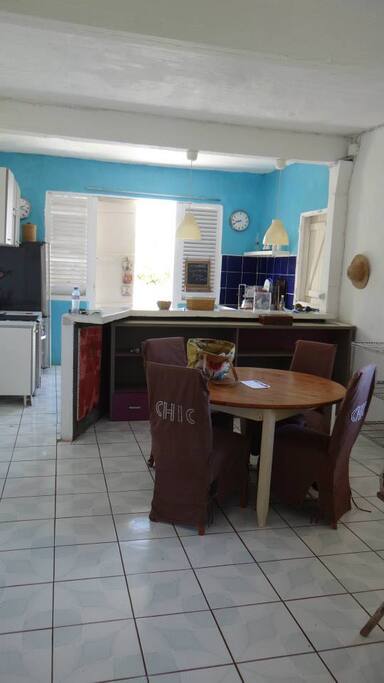 Salle à manger et cuisine