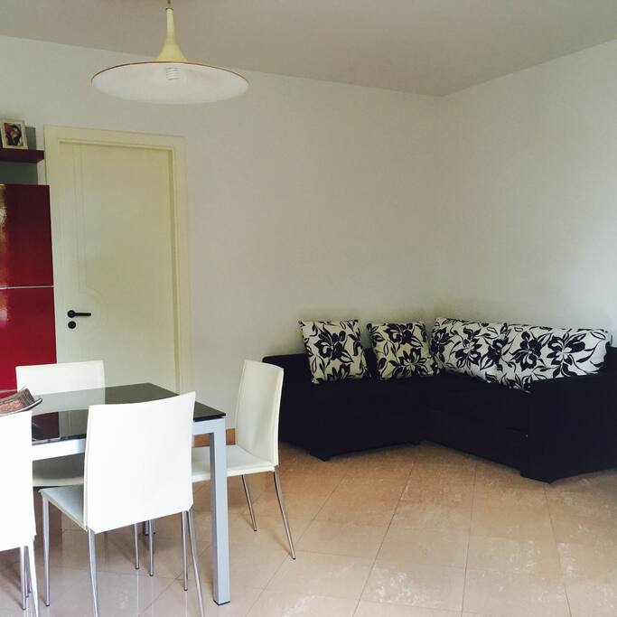moderno divano letto nel soggiorno