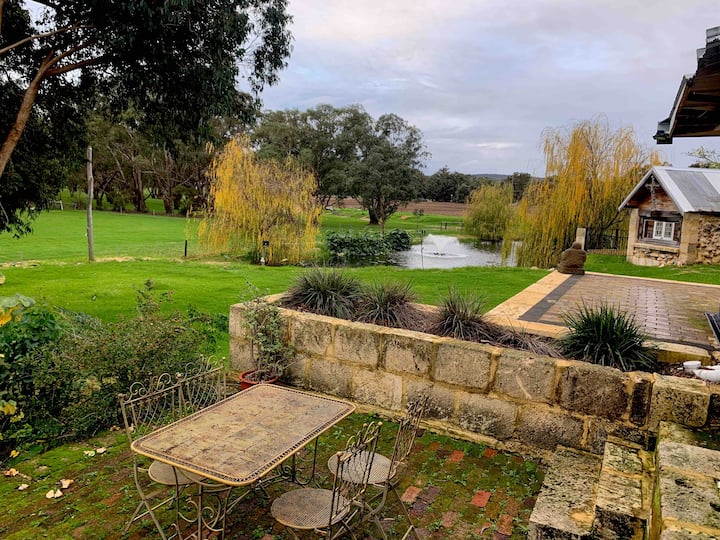 Bush Shack Chapel Farm Estate, Swan Valley Houses for Rent in Middle Swan, Western Australia