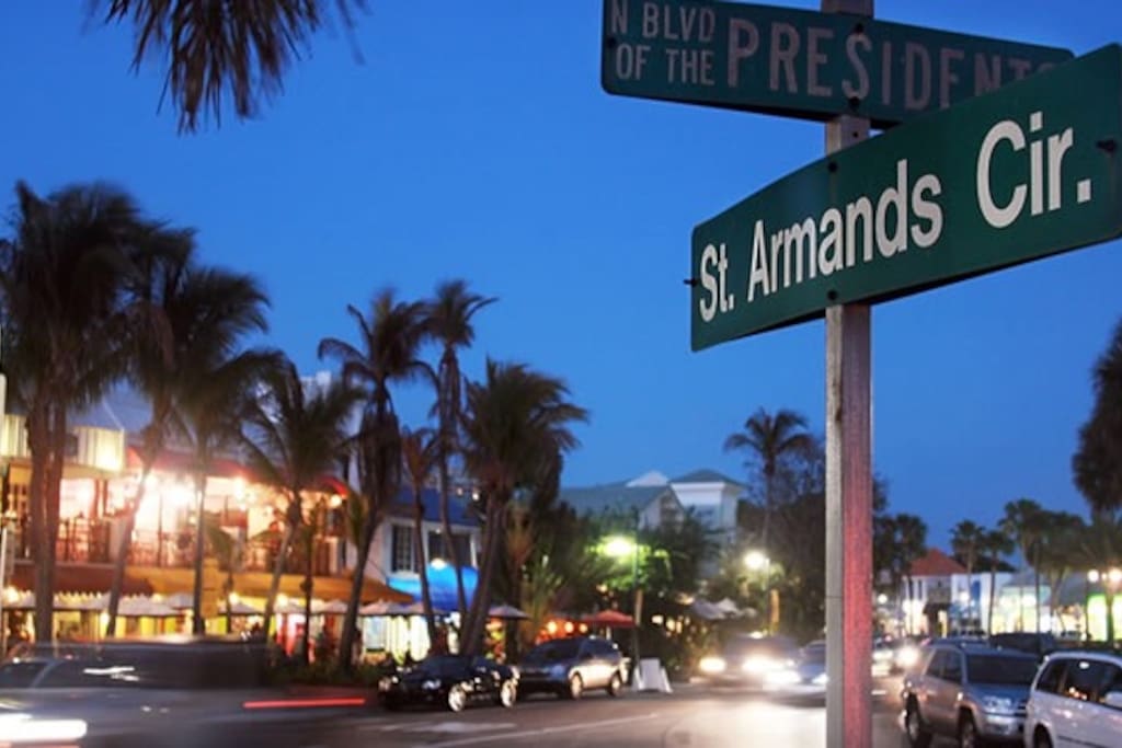 Famous St. Armand's Circle. Shopping and Restaurants